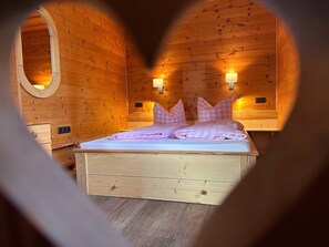 3 habitaciones, tabla de planchar con plancha, cuna de viaje y wifi 