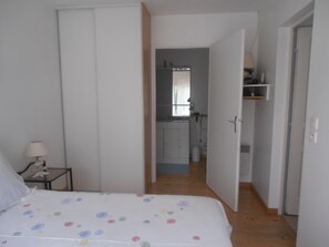 3 chambres, fer et planche à repasser, lit parapluie, Wi-Fi gratuit