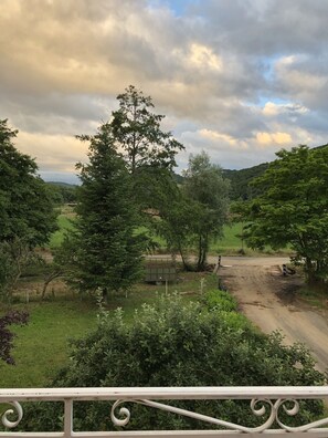 Vue depuis lâhĂ©bergement
