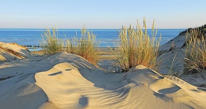 AUSGEZEICHNETES BECKEN IM VILLA-STIL MIT BEHEIZTEM POOL AUS LEGE CAP-FERRET