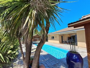 A heated pool - EXCEPTIONAL, PEACEFUL VILLA WITH HEATED POOL IN LÈGE CAP-FERRET (Lège-Cap-Ferret)