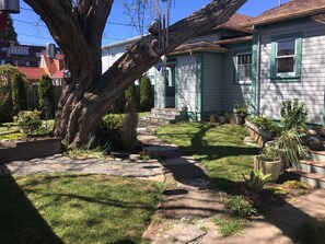 Property grounds - Great Harbor Views, Walk to Victoria Ferry and downtown, Roomy Apartment! (Port Angeles)