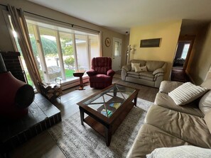 Smart TV, fireplace, DVD player