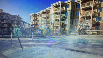 Piscine couverte, piscine extérieure