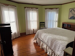 4 bedrooms, iron/ironing board, travel cot, free WiFi
