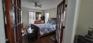 4 bedrooms, iron/ironing board, free WiFi, bed sheets