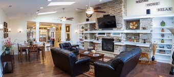 Rockbrook Manor - Great Location, minutes from Downtown, University of Virginia