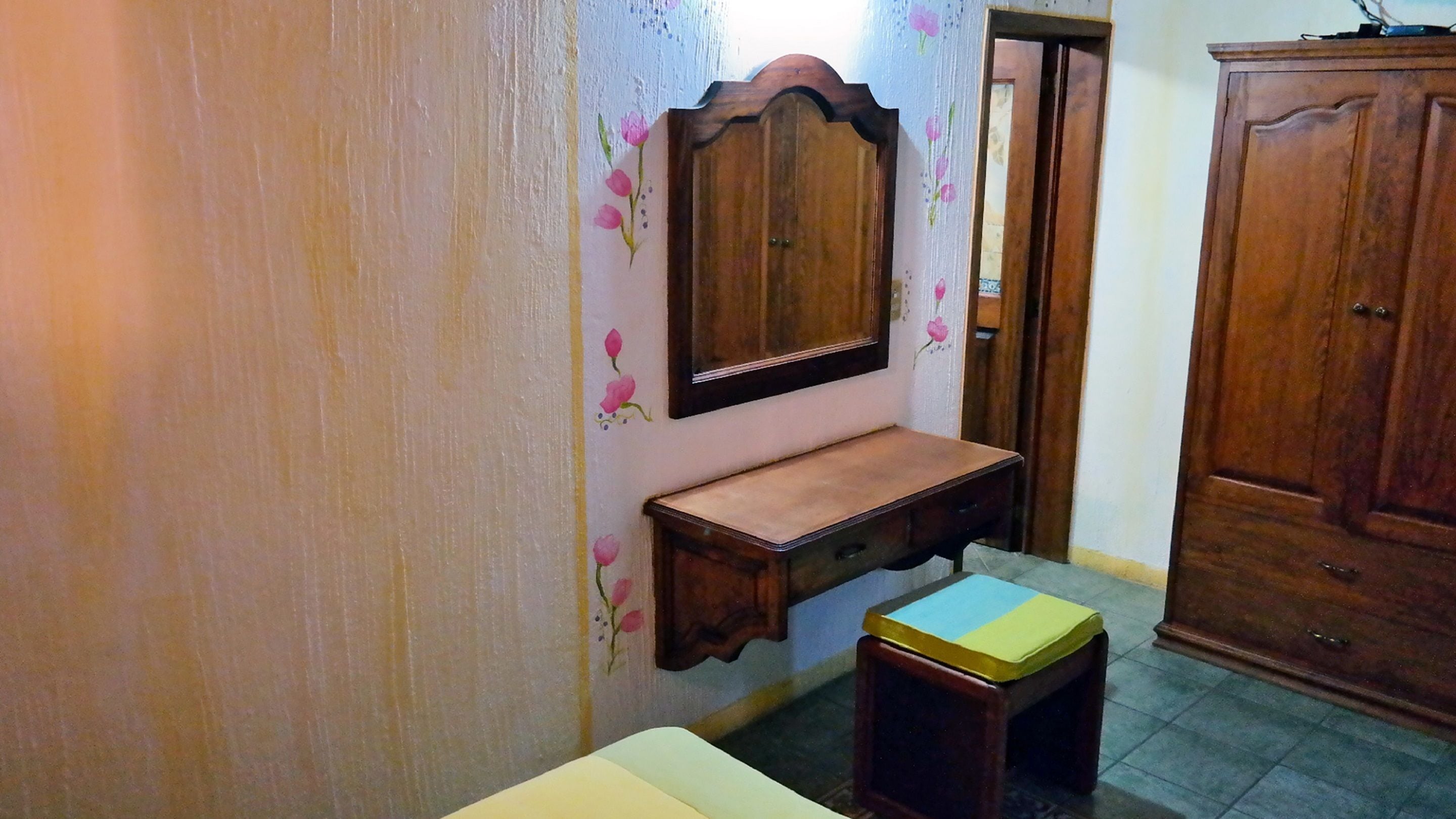 design room, non smoking, garden view | 1 bedroom, down duvets, individually decorated, individually furnished