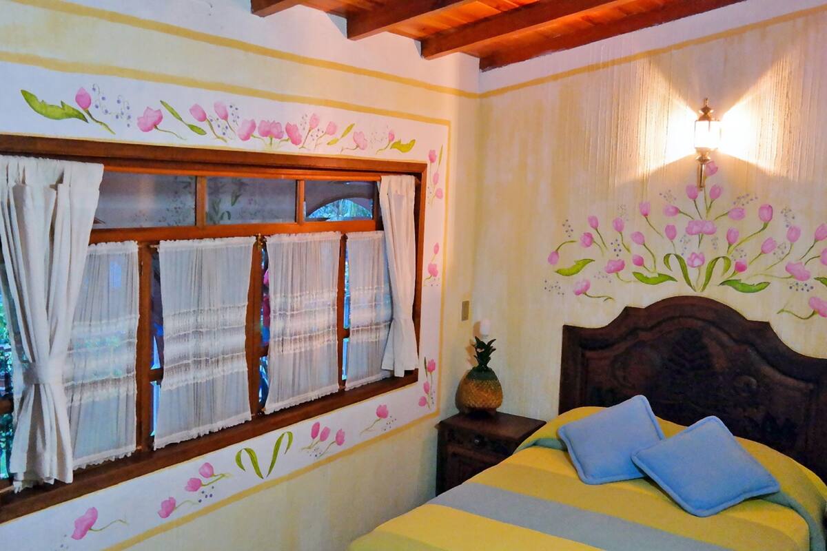 design room, non smoking, garden view | garden view