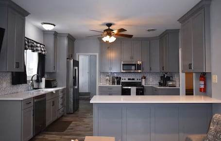 Fridge, microwave, oven, stovetop. Happy Valley retreat - whole house, large living room, EV charger