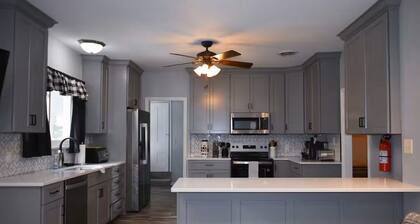 Happy Valley retreat - whole house, large living room, EV charger