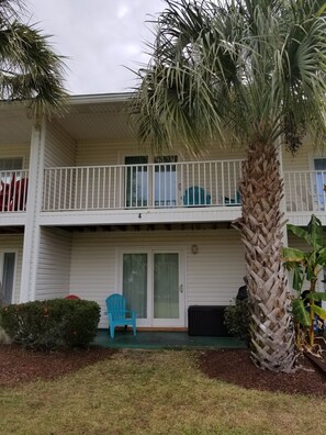 Exterior - Gorgeous 2 BR/2.5 BA! 5 min walk to the beach access! Pool! (Destin)