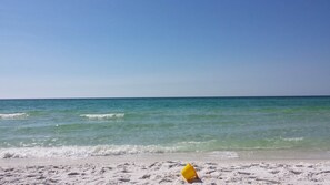 A sandy beach with clear turquoise water and a yellow object in the foreground. - Gorgeous 2 BR/2.5 BA! 5 min walk to the beach access! Pool! (Destin)