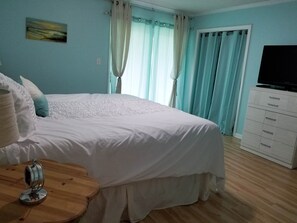 2 bedrooms, iron/ironing board, travel crib, WiFi - Gorgeous 2 BR/2.5 BA! 5 min walk to the beach access! Pool! (Destin)