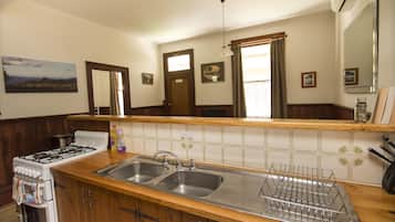 Cottage dành cho gia đình, 2 phòng ngủ | Bếp riêng | Tủ lạnh, lò vi sóng, lò nướng, bếp nấu