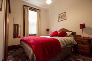 2 habitaciones, cortinas blackout y tabla de planchar con plancha 
