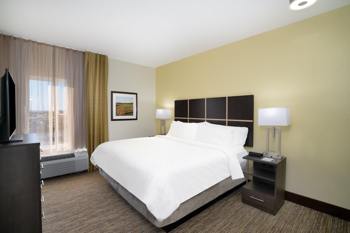 In-room safe, desk, blackout curtains, soundproofing
