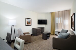 In-room safe, individually decorated, individually furnished, desk - Candlewood Suites Nashville - Franklin by IHG (Franklin)