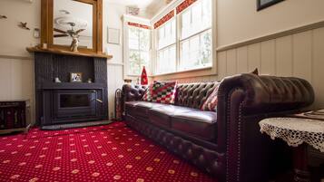 2 Bedroom Cottage  | Living room | Flat-screen TV, fireplace