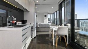 Romantic Apartment, 1 Queen Bed, Harbor View | Living area - Sun Kissed Apartment (Auckland)