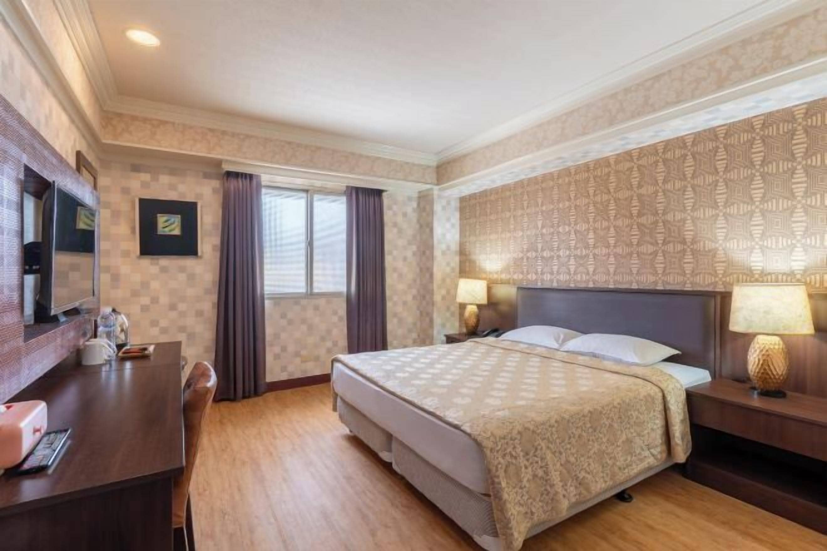 办公桌、笔记本电脑工作区、隔音、免费 WiFi