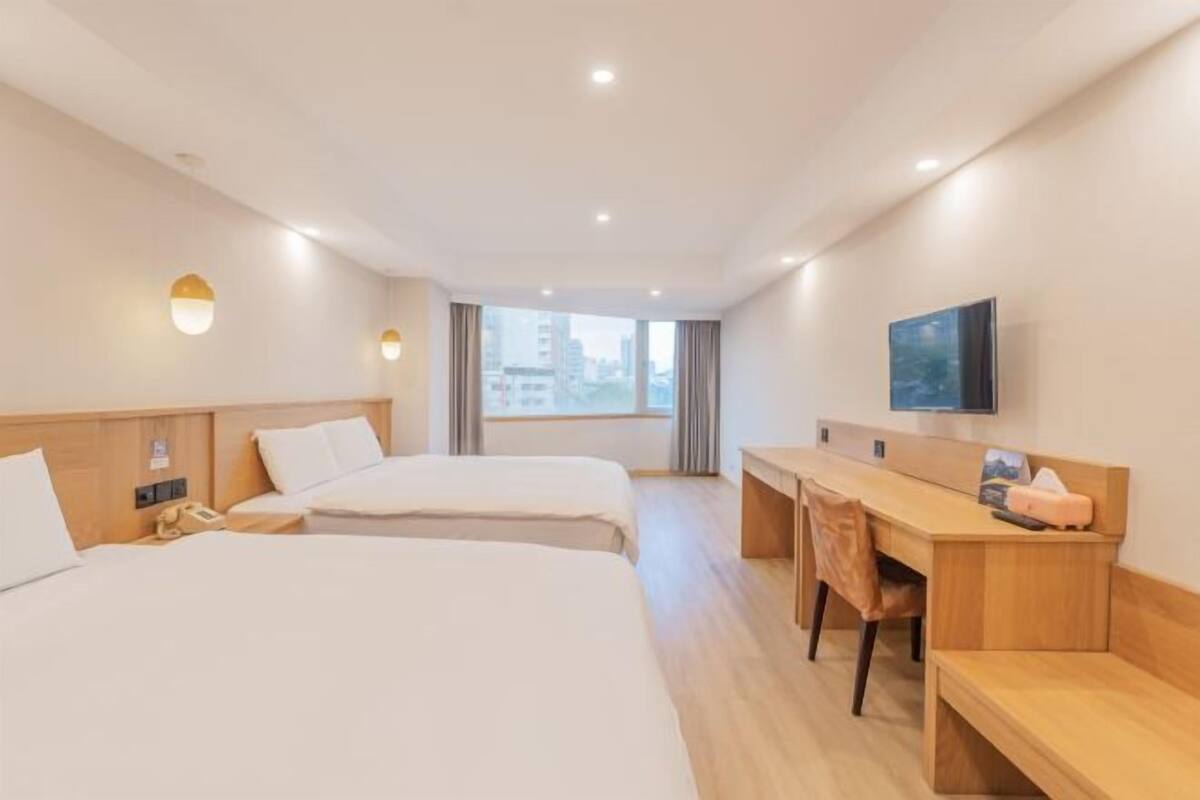 1 soveværelse, skrivebord, arbejdsområde til bærbare computere