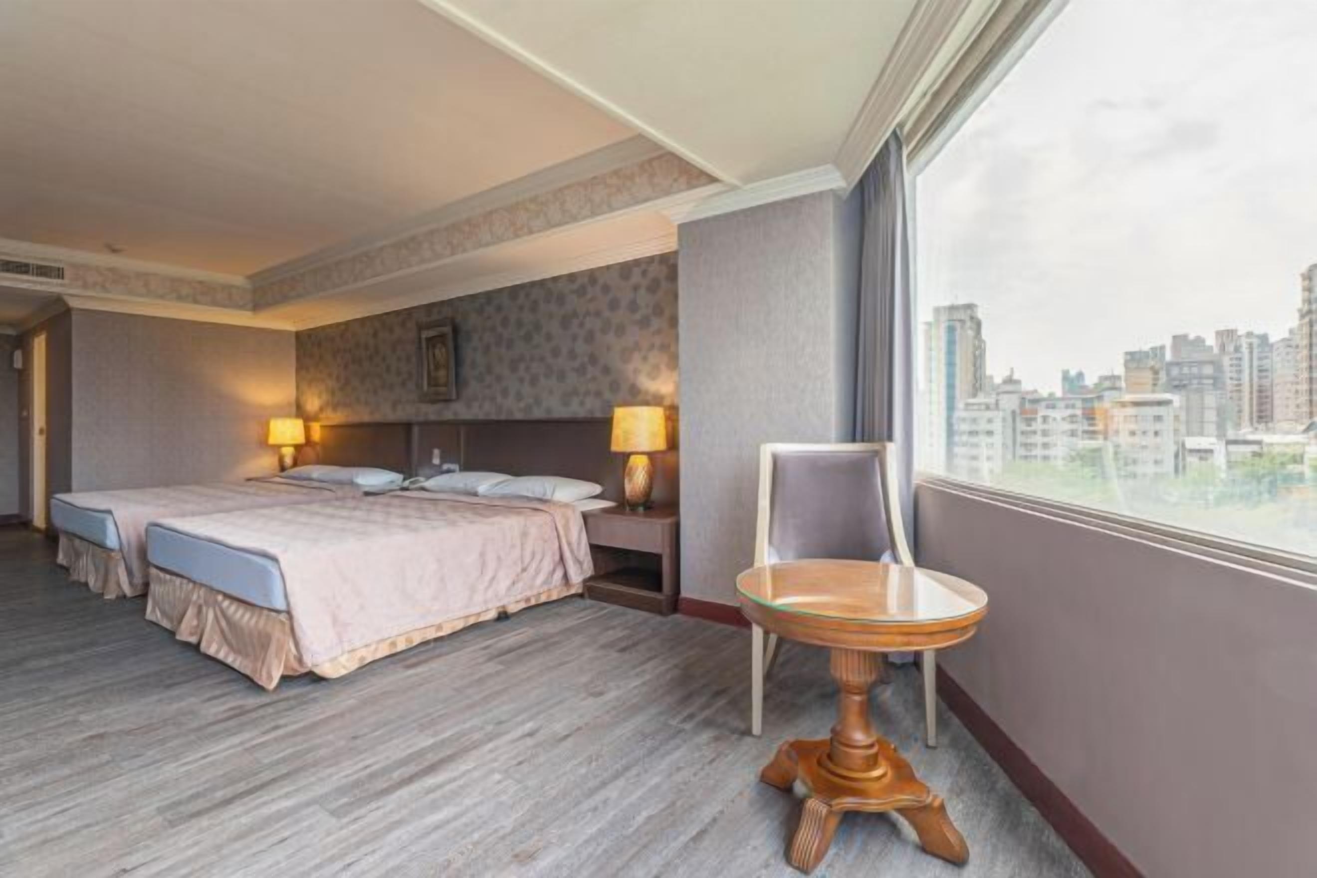 办公桌、笔记本电脑工作区、隔音、免费 WiFi