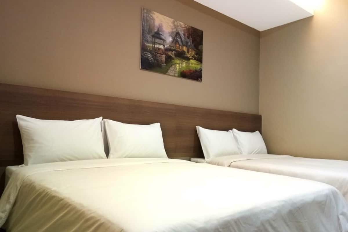 quadruple room (without window) | desk, blackout curtains, iron/ironing board, free wifi