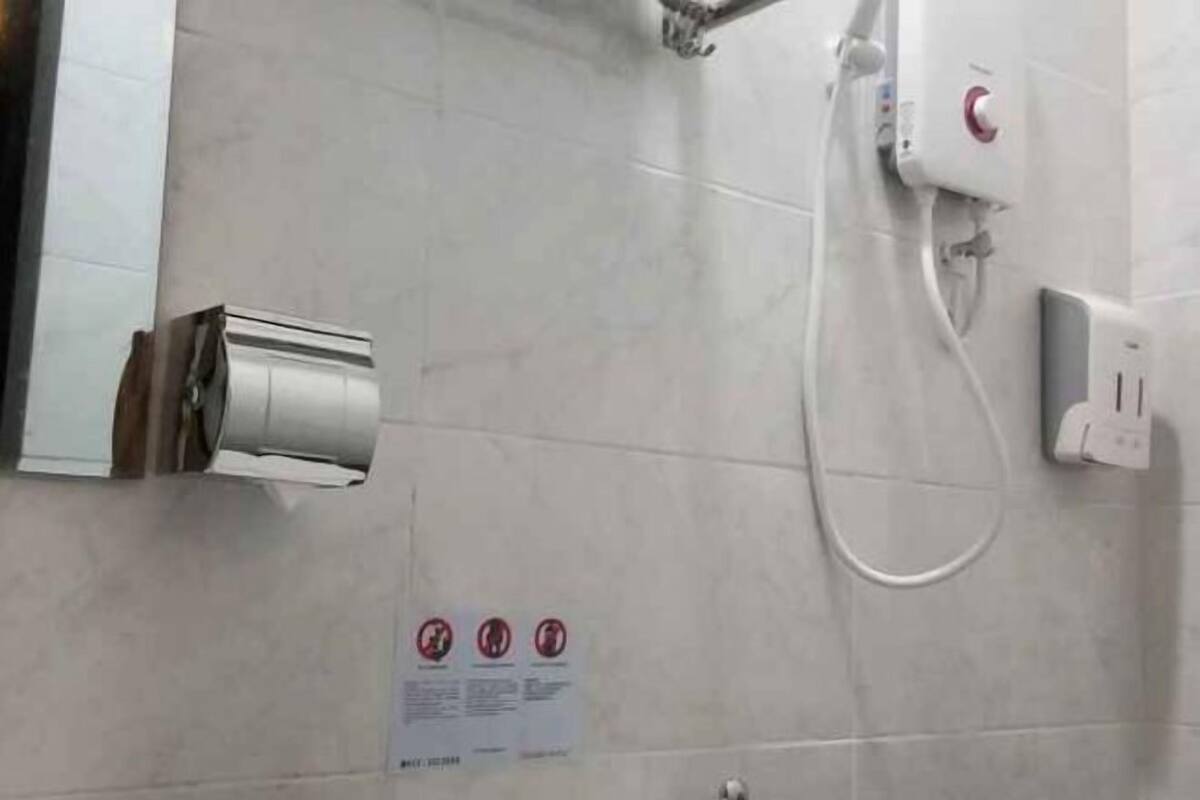 淋浴設備、免費盥洗用品、吹風機、坐浴桶