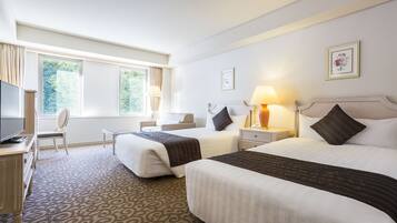 Desk, blackout curtains, free WiFi, bed sheets