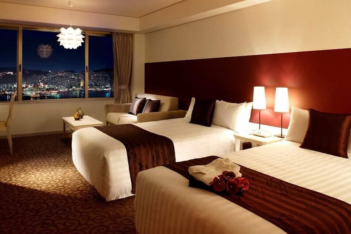Premium Twin Room, Harbor View | Desk, blackout drapes, free WiFi, bed sheets