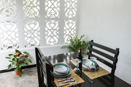 Family Studio Suite, 1 Queen Bed with Sofa bed, Non Smoking | Living room | 32-inch flat-screen TV with digital channels, Smart TV, Netflix