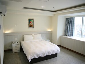 Basic Double Room, 1 Double Bed, Non Smoking | Desk, blackout drapes, free WiFi, bed sheets