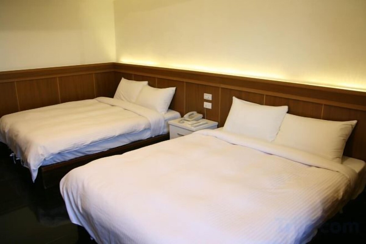 Bureau, rideaux occultants, Wi-Fi gratuit, draps fournis