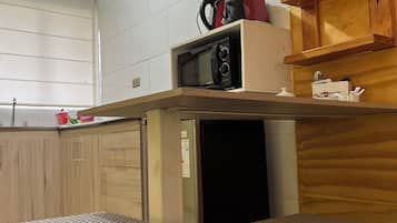 Chambre Double Ville, 1 chambre | Coin séjour | Télévision à écran plat de 32 pouces avec chaßnes par cùble, télévision
