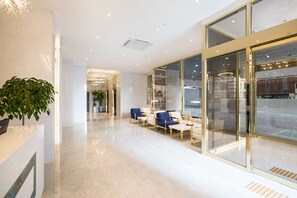 Coin salon dans le hall