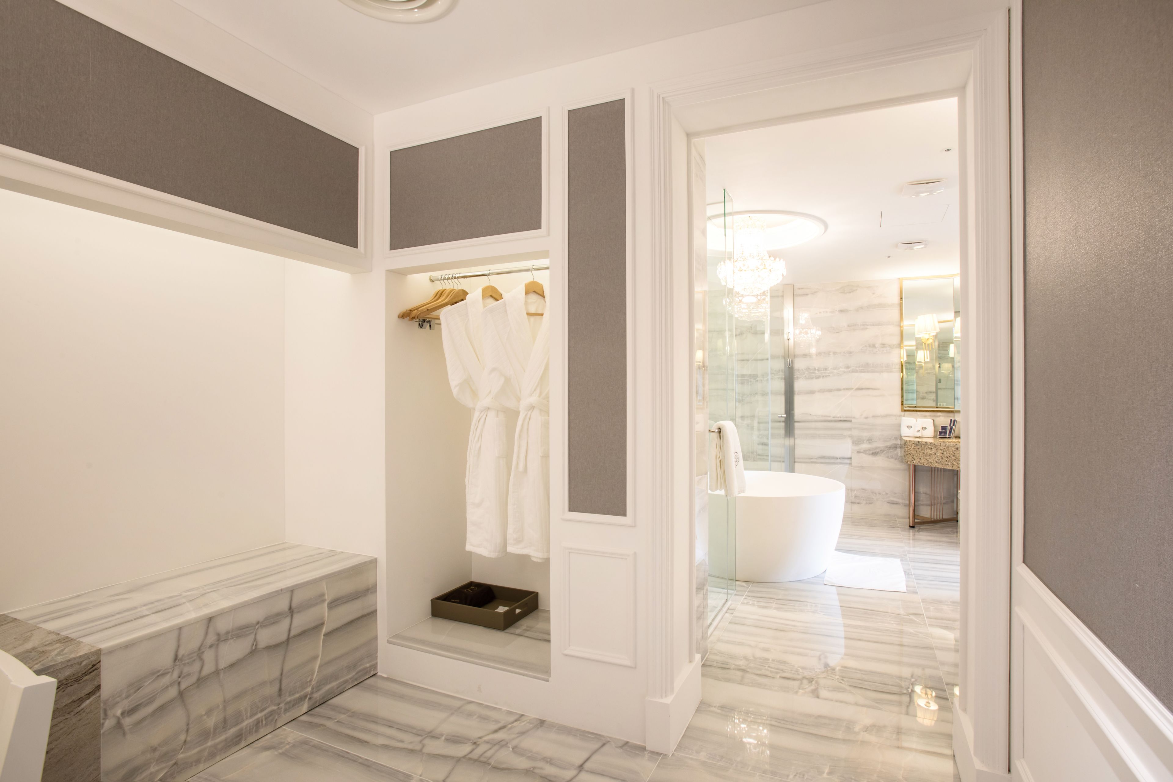 6.suite | premium bedding, in-room safe, blackout curtains, soundproofing