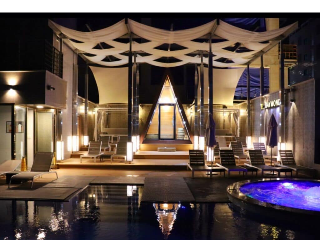 야외 수영장, 08:00 ~ 22:00 오픈, 카바나(요금 별도), 수영장 파라솔