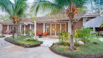 FRii Villa | Garden view