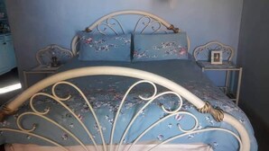 Classic Double Room, 1 Double Bed | Premium bedding, in-room safe, blackout drapes, bed sheets - Ley Bank Lodge (Rietoog)