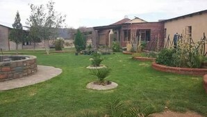 Outdoor pool - Ley Bank Lodge (Rietoog)