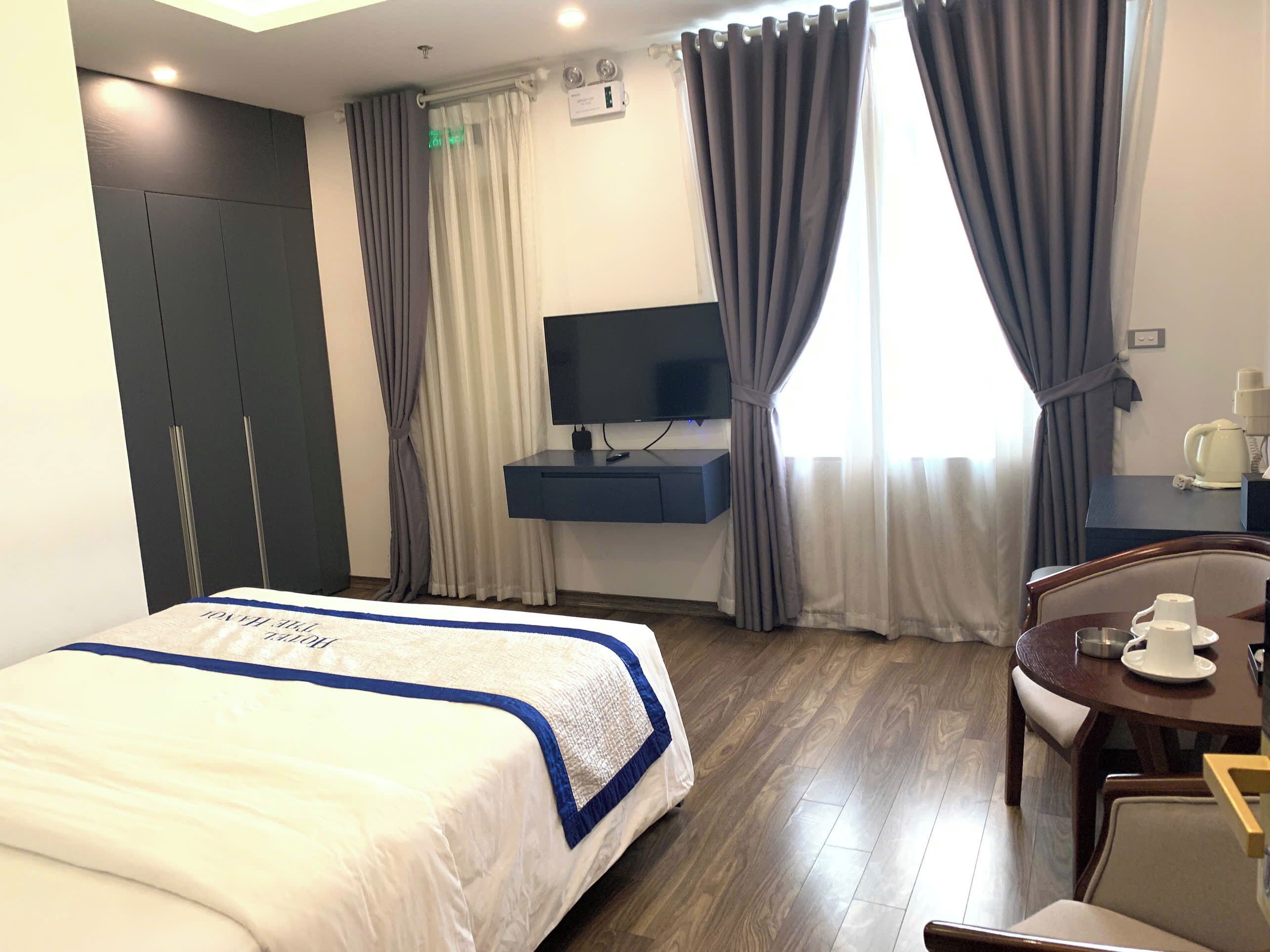 Deluxe Double Room | Minibar, in-room safe, desk, laptop workspace