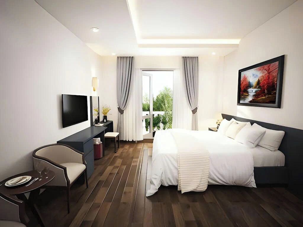 Premier Double Room | Minibar, in-room safe, desk, laptop workspace