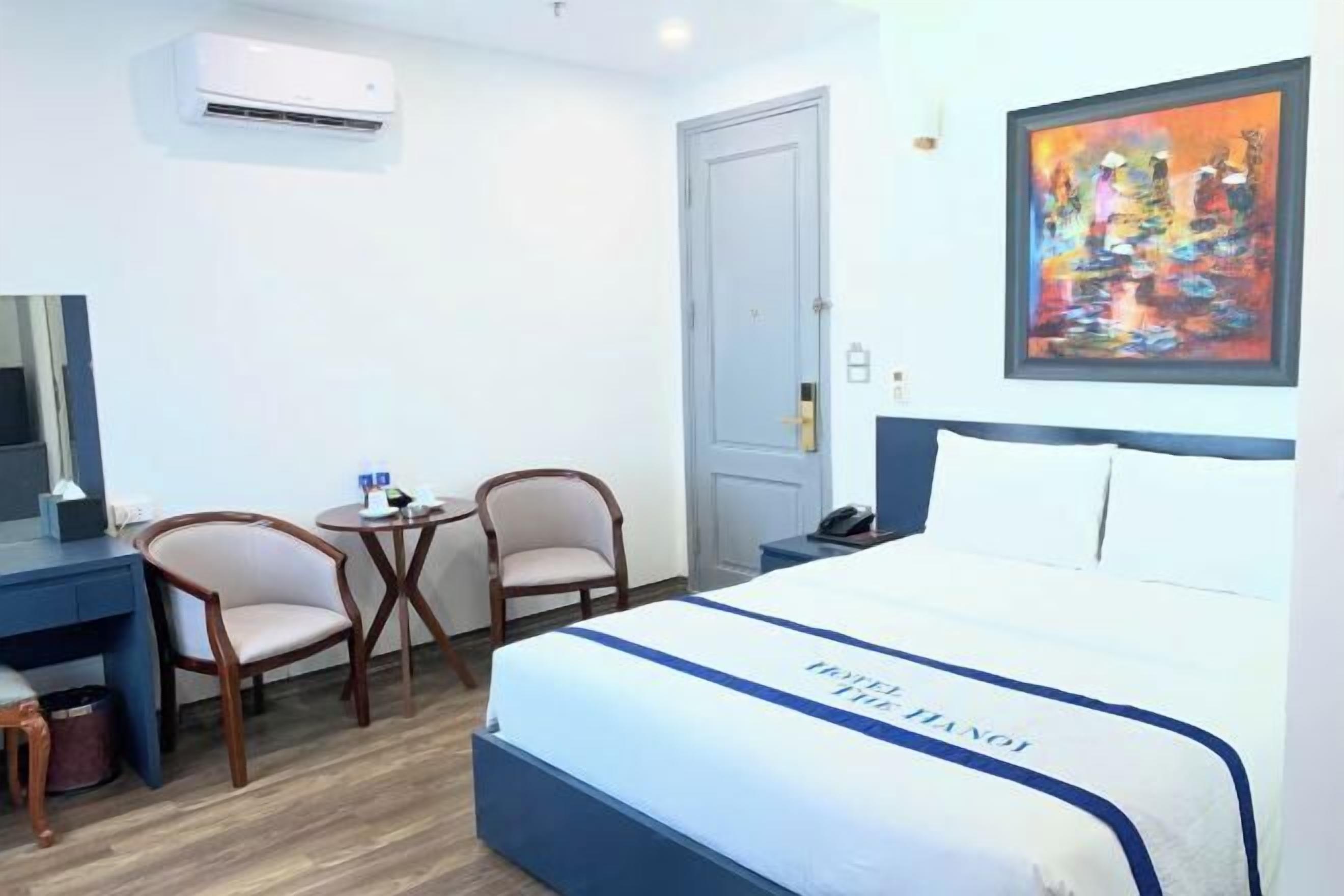 Minibar, in-room safe, desk, laptop workspace