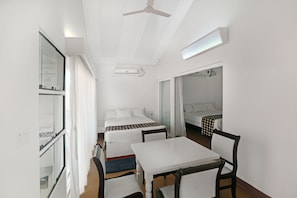 Cottage Executive, 1 letto matrimoniale, non fumatori, vista montagna | Servizio della camera