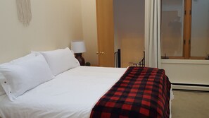 2 slaapkamers, een strijkplank/strijkijzer, gratis wifi, beddengoed