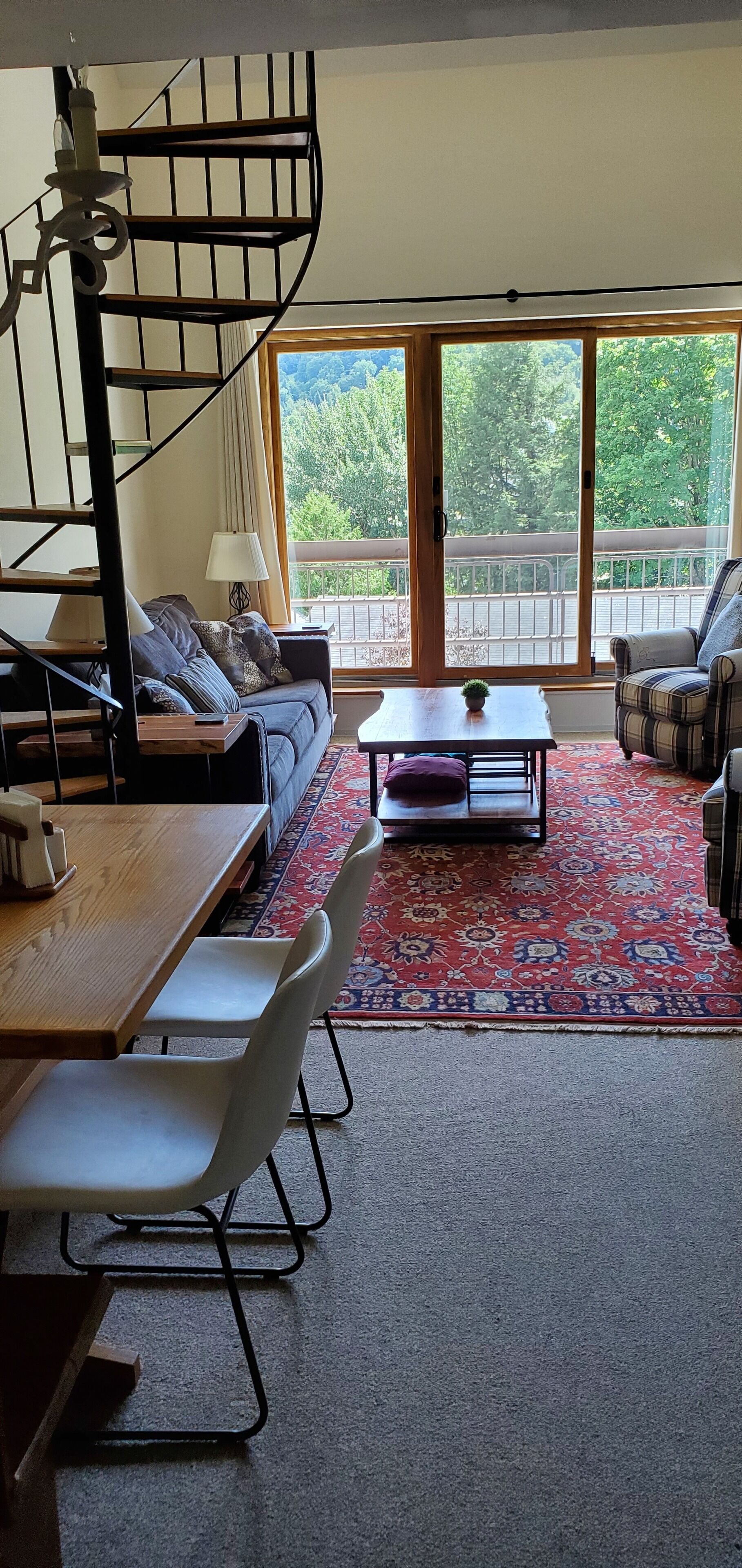 Smart-TV, peis og bøker