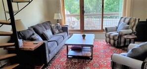 تلفزيون ذكي، مدفأة، كُتُب