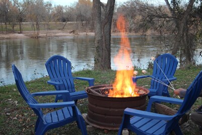Perfect Getaway On The River Yet Minutes Drive To Magnolia And Waco Attractions
