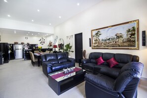 Smart TV - beautiful cozy villa (Seminyak)